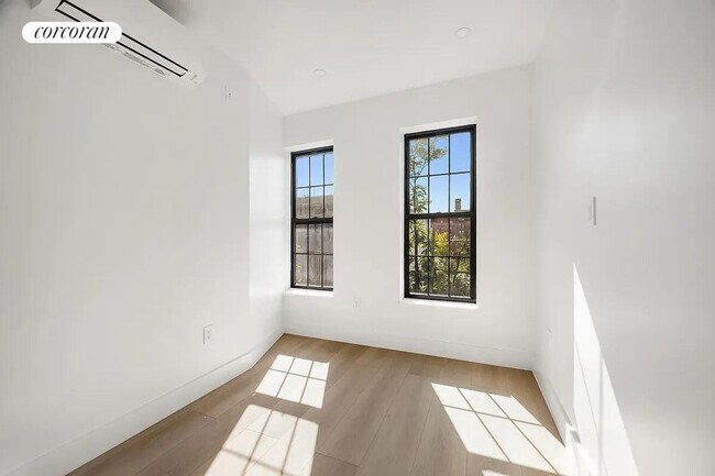 266 Stagg St in Brooklyn, NY - Building Photo - Building Photo