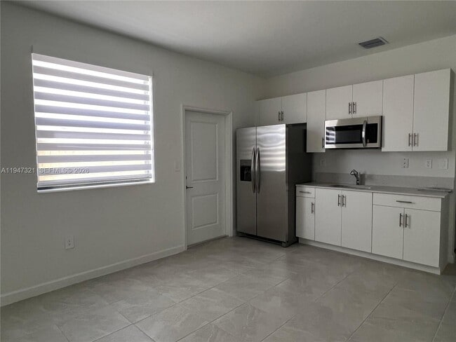 11953 SW 240th St, Unit 2 in Homestead, FL - Foto de edificio - Building Photo