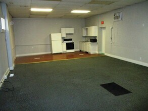 611 S Clayton St in Bloomington, IL - Foto de edificio - Building Photo