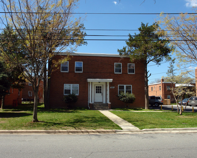 7902 Kennewick Ave in Takoma Park, MD - Building Photo - Building Photo