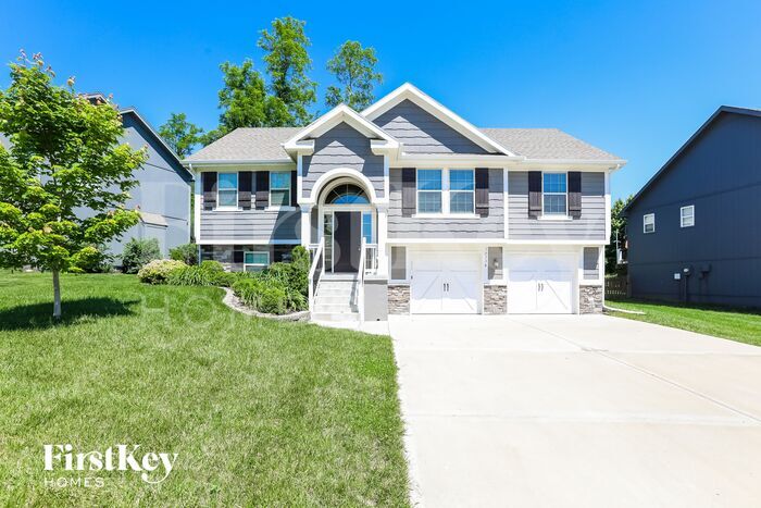 10736 N Laurel Ave in Kansas City, MO - Building Photo