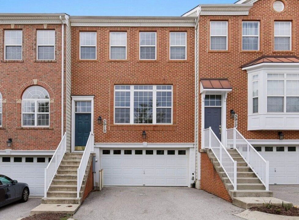 3915 Chelsea Park Ln in Burtonsville, MD - Foto de edificio