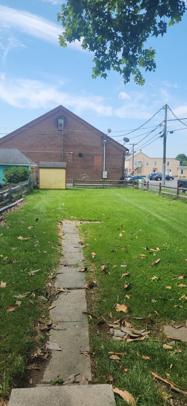 330 E Guilford St in Lebanon, PA - Foto de edificio - Building Photo