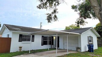 1703 N Pompano Ave in Sarasota, FL - Building Photo