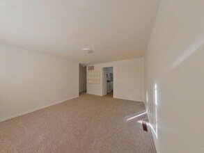 1053 S Christine Ave in Wichita, KS - Building Photo - Building Photo