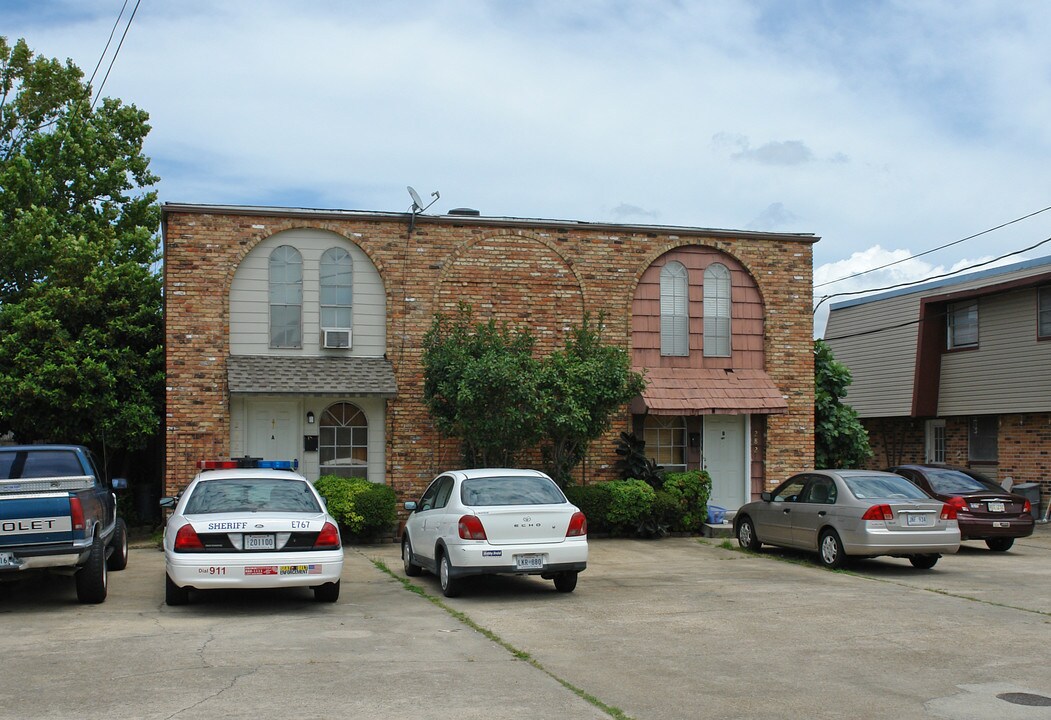 2821 Houma Blvd in Metairie, LA - Building Photo