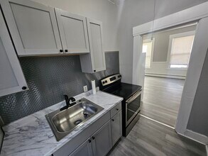 275 Lake Ave, Unit 1F in Manchester, NH - Building Photo - Building Photo