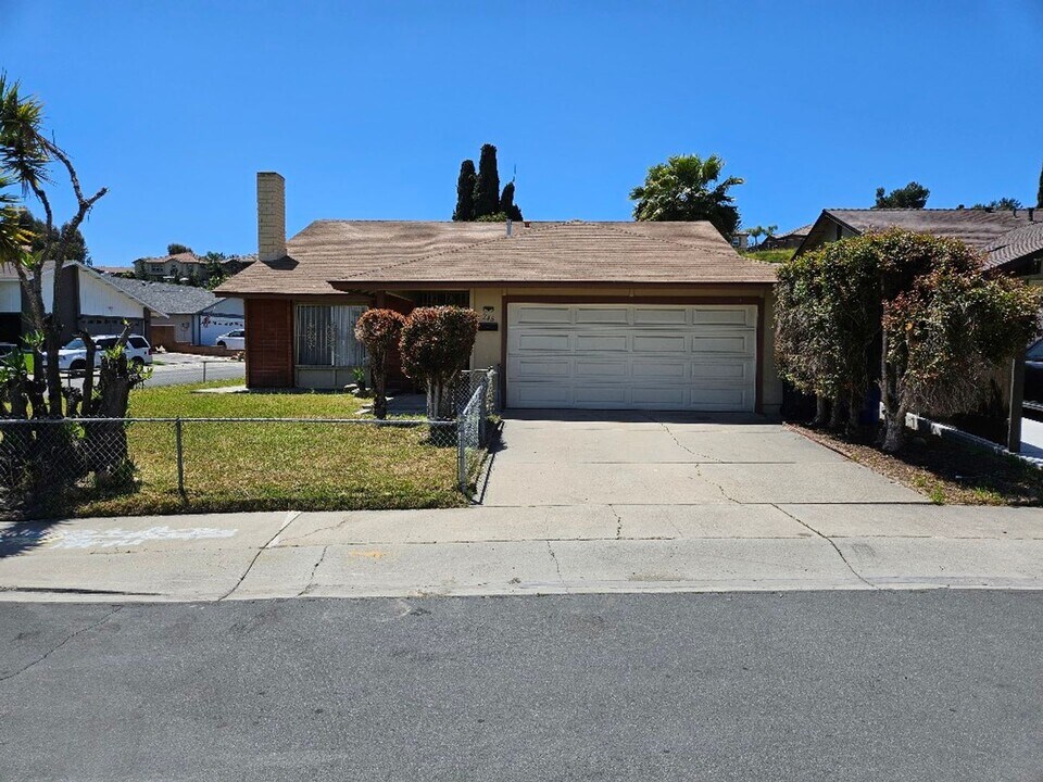 246 Parkcreek Ct in San Diego, CA - Building Photo