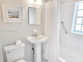 555 SW 16th Ave-Unit -12 in Miami, FL - Building Photo - Building Photo