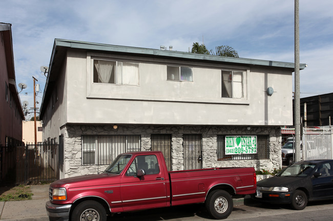 1137 E 7th St in Long Beach, CA - Building Photo - Building Photo