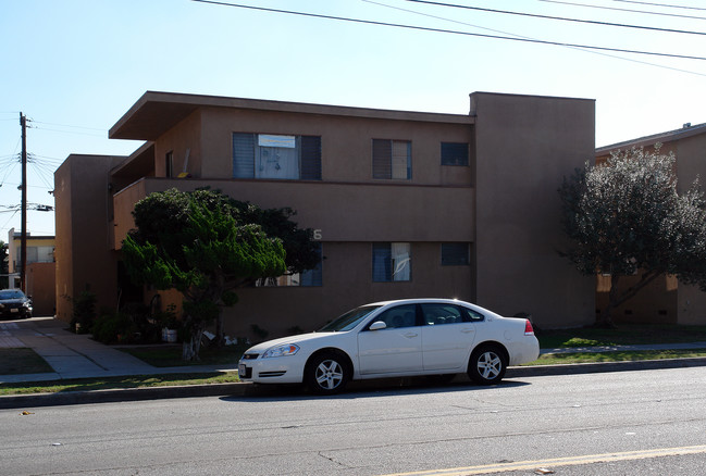 12316 Inglewood Ave in Hawthorne, CA - Foto de edificio - Building Photo