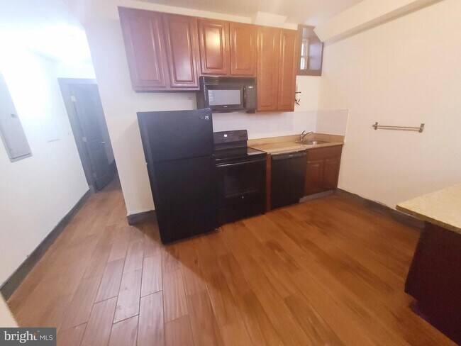 1732 Fontain St photo'