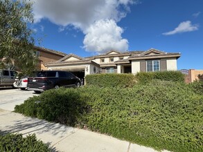 7040 Almandine Way, Unit Jurupa V Small Ap in Jurupa Valley, CA - Building Photo - Building Photo