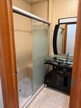 713 Yonkers Ave, Unit Second floor in Yonkers, NY - Foto de edificio - Building Photo