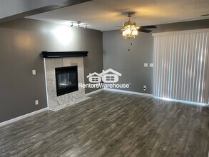 10637 N Locust Ct in Kansas City, MO - Building Photo - Building Photo