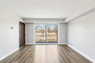 501 McHenry Rd in Wheeling, IL - Building Photo - Building Photo