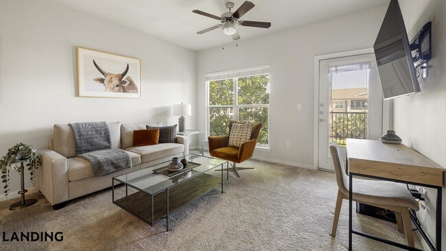 715 W Slaughter Ln in Austin, TX - Foto de edificio - Building Photo