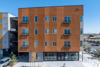 Ascent on Broadway in Phoenix, AZ - Foto de edificio - Building Photo