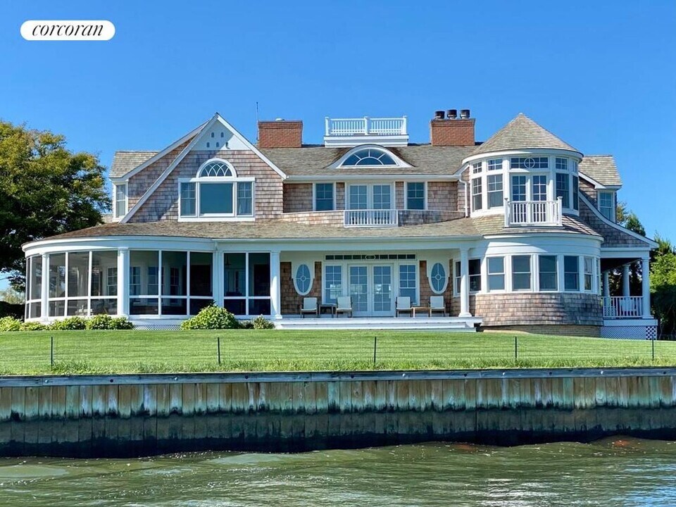 33 Ogden Ln in Quogue, NY - Building Photo