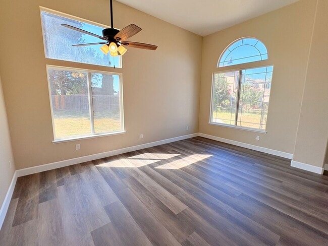 2858 Evergreen Ct in Livingston, CA - Foto de edificio - Building Photo