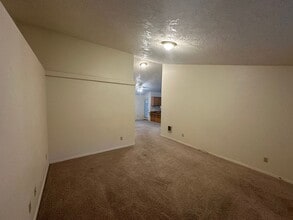 2107 S 8th St in Cottage Grove, OR - Building Photo - Building Photo