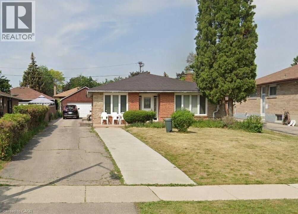 92 Silverstone Dr in Toronto, ON - Building Photo