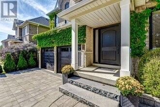 42 Mynden Way in Newmarket, ON - Building Photo - Building Photo