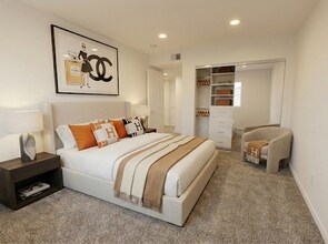 431 N Alhambra Ave in Monterey Park, CA - Foto de edificio - Building Photo