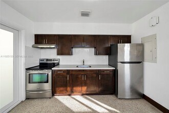 3471 SW 3rd St in Miami, FL - Building Photo - Building Photo