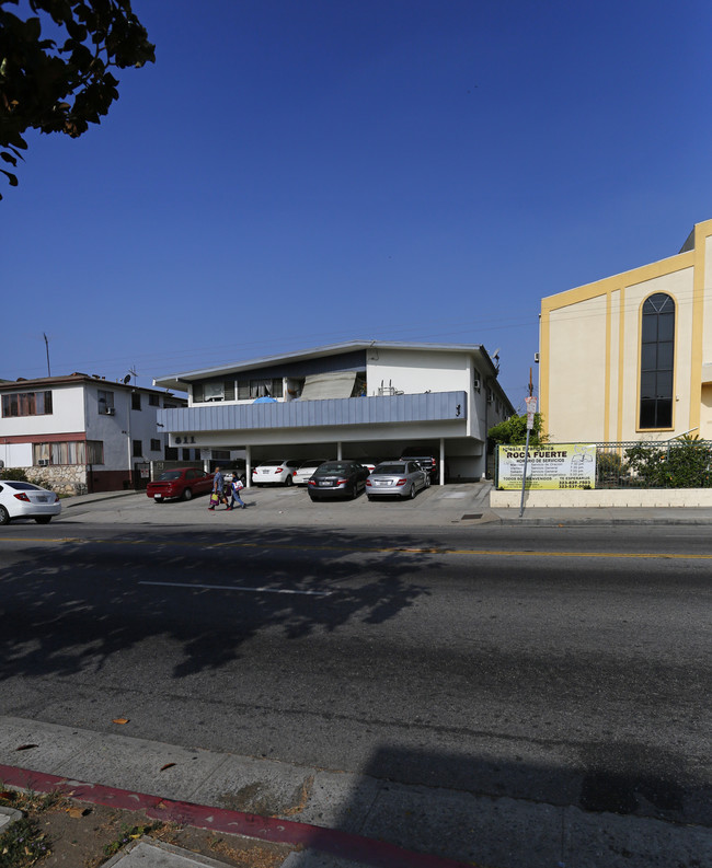 811 S Wilton Pl in Los Angeles, CA - Foto de edificio - Building Photo