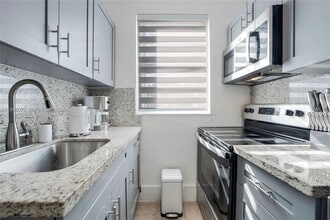 301 SW 10th Ave in Miami, FL - Building Photo - Building Photo