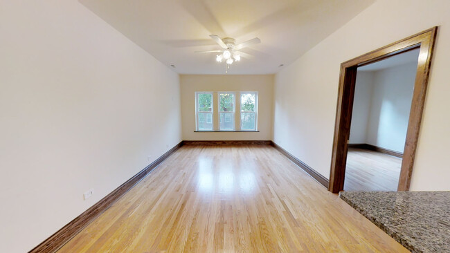 4901 N Whipple St, Unit 4907-1W in Chicago, IL - Building Photo - Building Photo