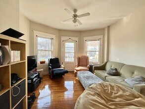 140 Brooks St in Boston, MA - Building Photo - Building Photo