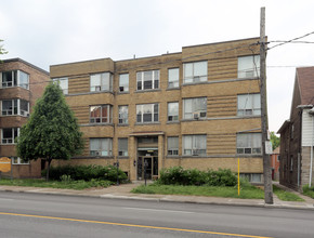 1996-2000 Bathurst St in Toronto, ON - Building Photo - Building Photo