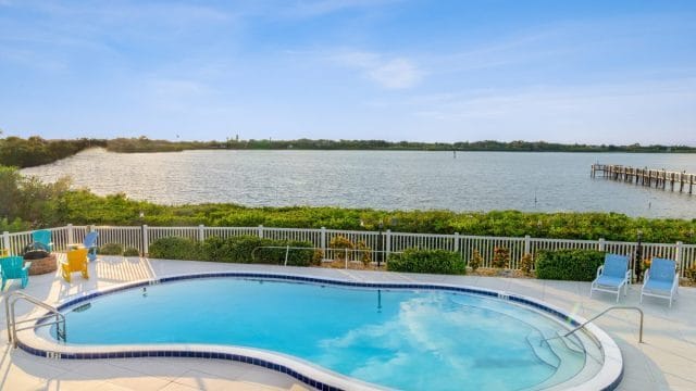 100 61st St E in Palmetto, FL - Foto de edificio - Building Photo