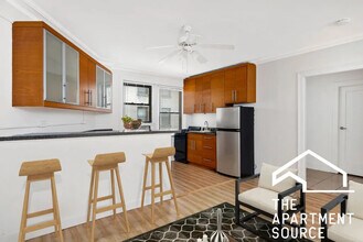 2756 N Pine Grove Ave in Chicago, IL - Building Photo - Building Photo