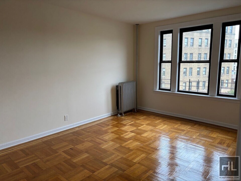 West 171st Street in New York, NY - Building Photo