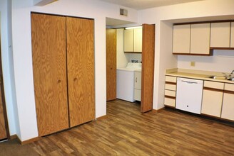 403 S Scott Blvd in Iowa City, IA - Building Photo - Building Photo