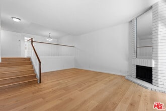 13044 Mindanao Wy in Marina Del Rey, CA - Building Photo - Building Photo