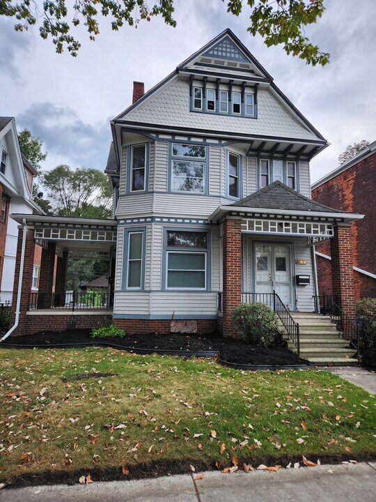 389 W Grand Blvd in Detroit, MI - Building Photo