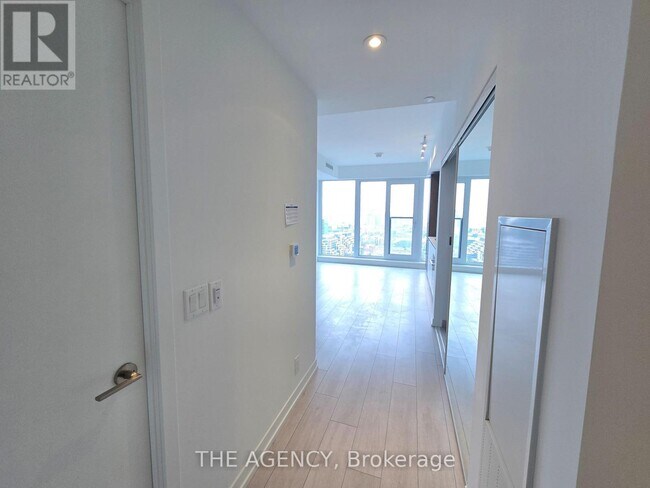 55-3555 Mercer St in Toronto, ON - Building Photo - Building Photo