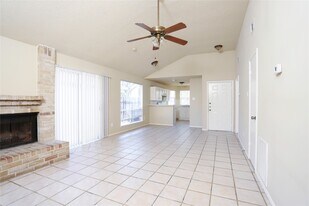 11047 Grassyglen Dr in Houston, TX - Building Photo