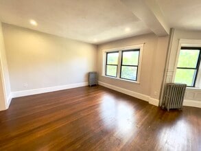 1857 Beacon St, Unit 2F in Brookline, MA - Building Photo - Building Photo