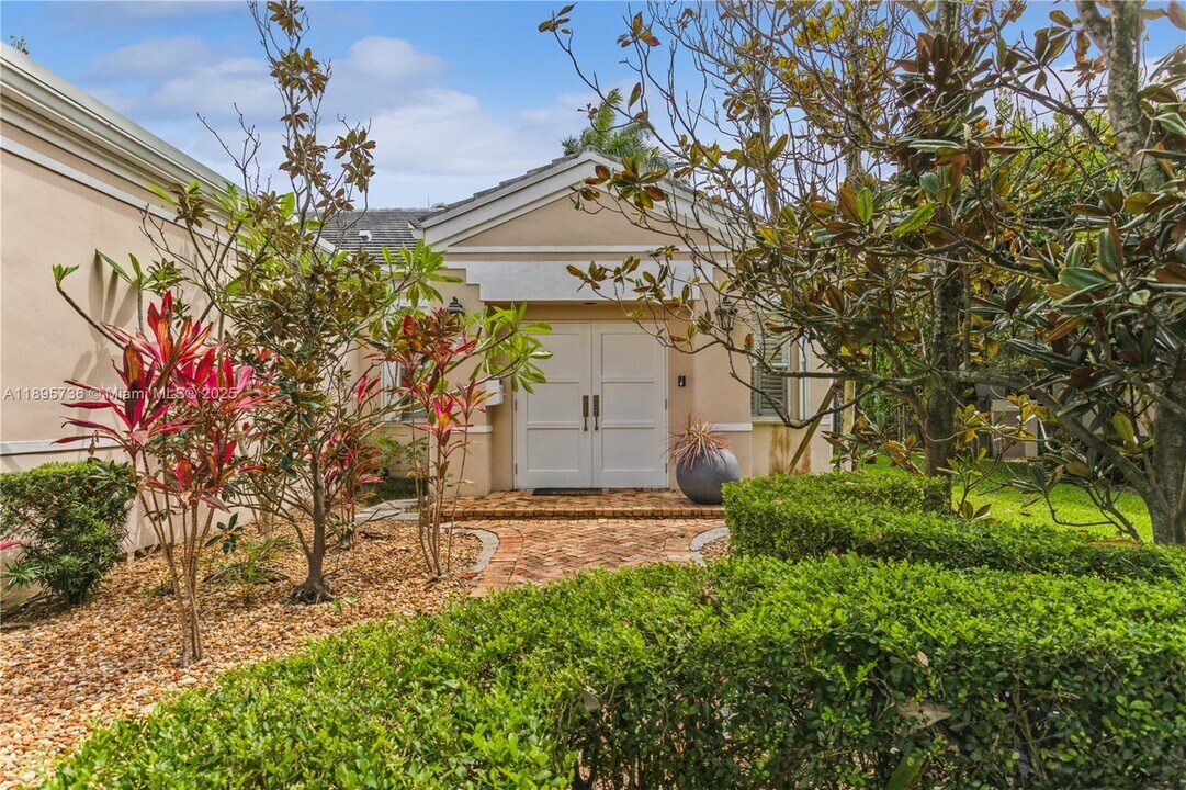 5774 SW 76th Terrace in South Miami, FL - Building Photo