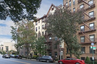 7101 Shore Rd in Brooklyn, NY - Foto de edificio - Building Photo