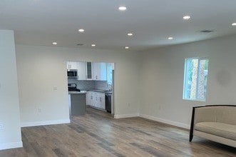 11315 Delano St in Los Angeles, CA - Building Photo - Building Photo