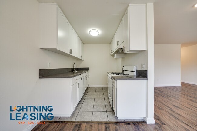 6546-6542 Sepulveda Blvd in Los Angeles, CA - Building Photo - Building Photo