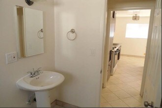 Comstock Manor in Whittier, CA - Building Photo - Building Photo