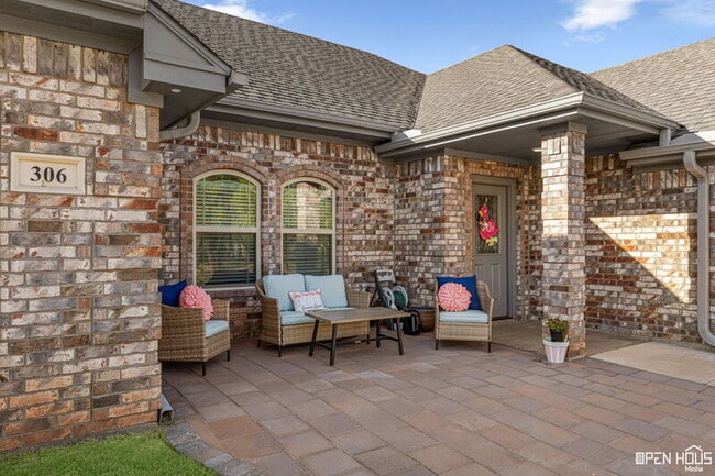 306 Driftwood Dr in Wichita Falls, TX - Foto de edificio - Building Photo