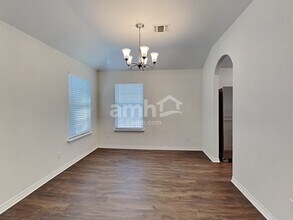 9926 Sun Ml in San Antonio, TX - Building Photo - Building Photo